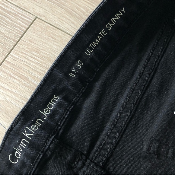Calvin Klein Cropped Ultimate Skinny Jeans in Black Size 8 - Picture 10 of 13